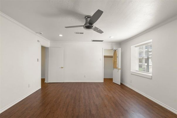 Empty room, Interior, Recessed Lighting, Wood Texture Flooring