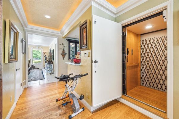 Fitness Equipment, Interior, Recessed Lighting, Wood Texture Flooring