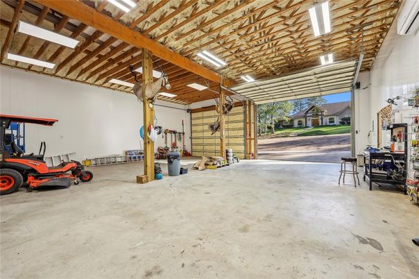 Garage, Interior, Wooden Beams