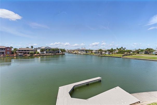 Exterior, Lake
