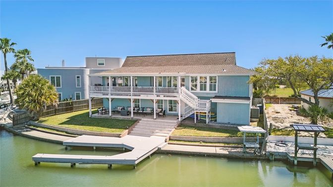 Exterior, Lake