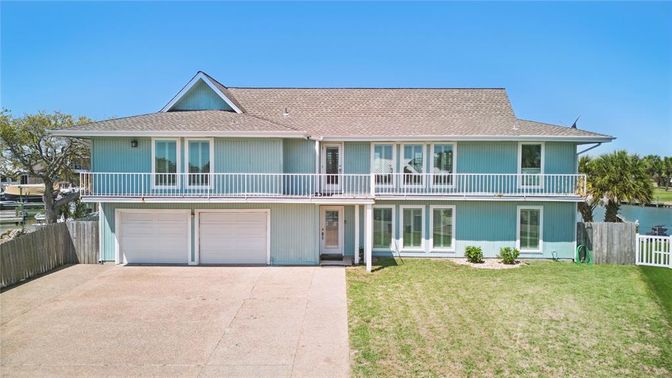 Attached, Exterior, Facade, Water, Farmhouse