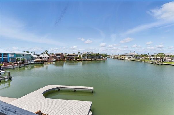 Exterior, Lake
