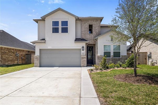 Attached, Exterior, Facade, American Craftsman