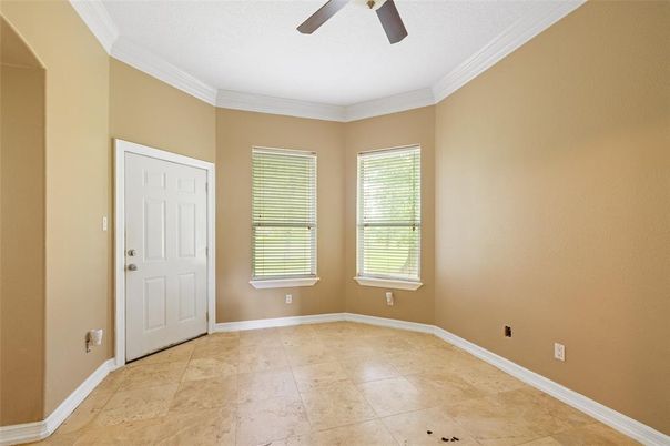 Empty room, Interior