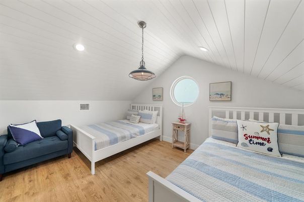 Bedroom, Interior, Pendant Lights, Recessed Lighting, Wood Texture Flooring