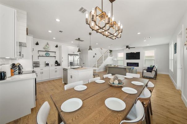 Chandelier, Dining room, Interior, Kitchen, Pendant Lights, Recessed Lighting, Wood Texture Flooring