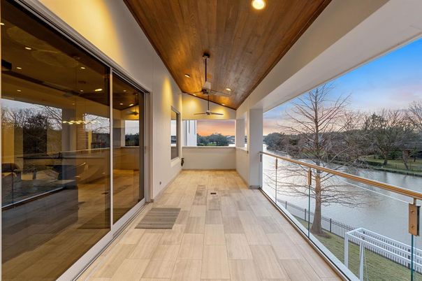 Exterior, Recessed Lighting, Water