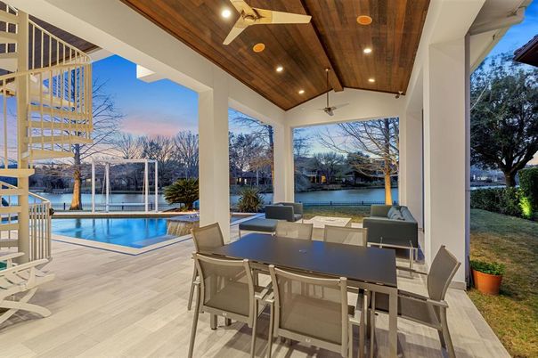 Exterior, Pool, Water