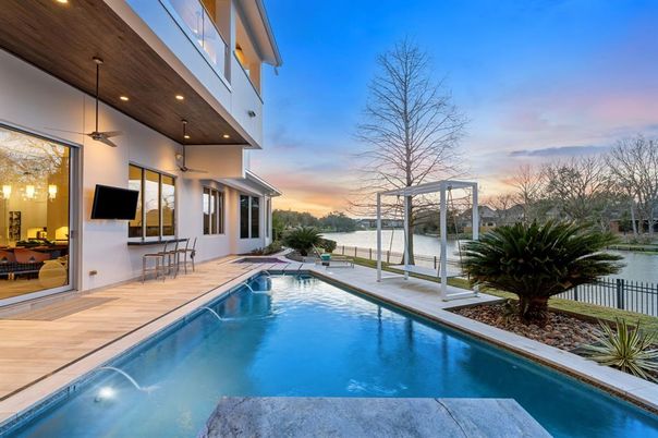 Exterior, Pool, Water