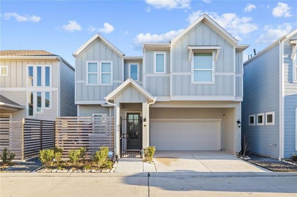 Attached, Exterior, Facade, Rowhouse