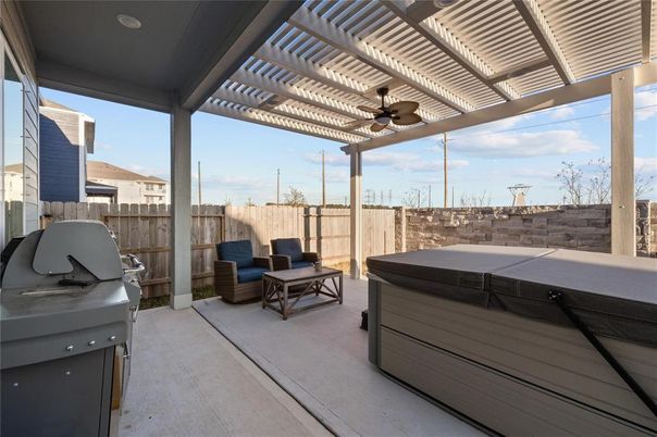 Exterior, Hot Tub