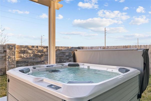 Exterior, Hot Tub