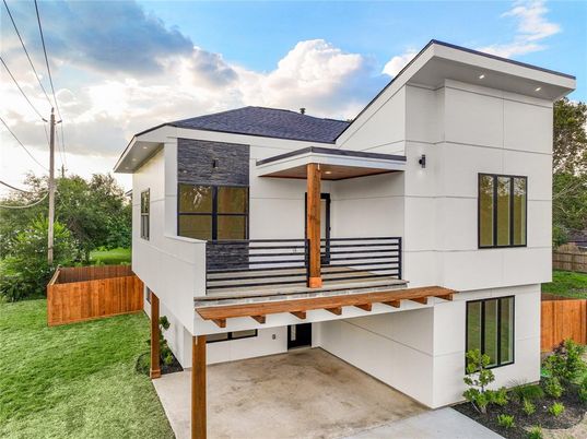 Backyard, Exterior, Facade, Modern