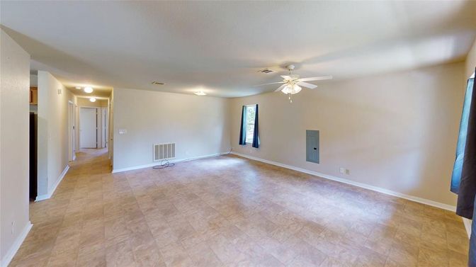 Empty room, Interior