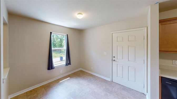 Empty room, Interior
