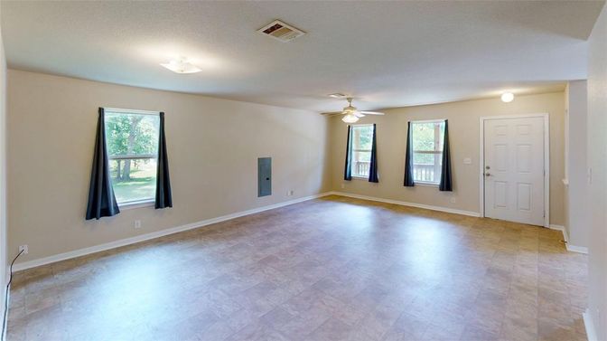 Empty room, Interior