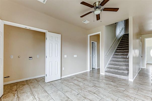 Empty room, Interior