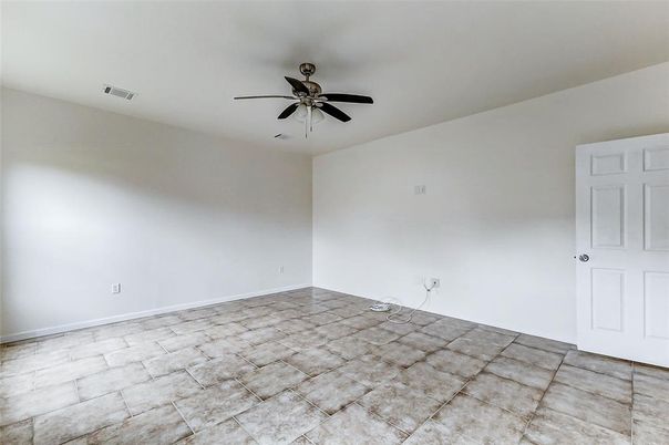 Empty room, Interior