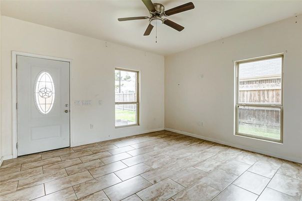 Empty room, Interior