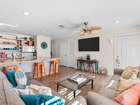 Interior, Living room, Recessed Lighting, Wood Texture Flooring