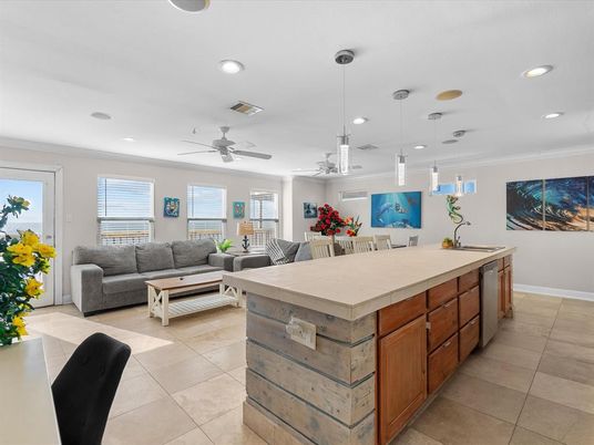Interior, Living room, Pendant Lights, Recessed Lighting