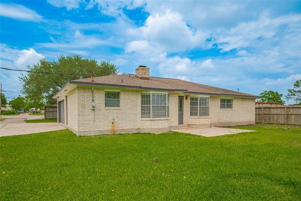 Backyard, Detached Garage, Exterior