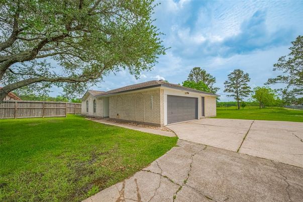 Backyard, Detached Garage, Exterior