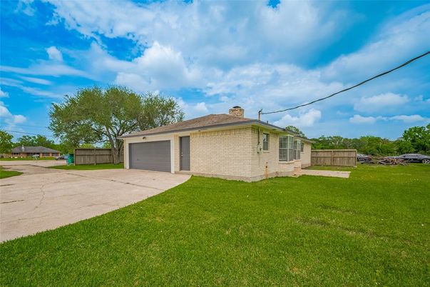 Backyard, Detached Garage, Exterior
