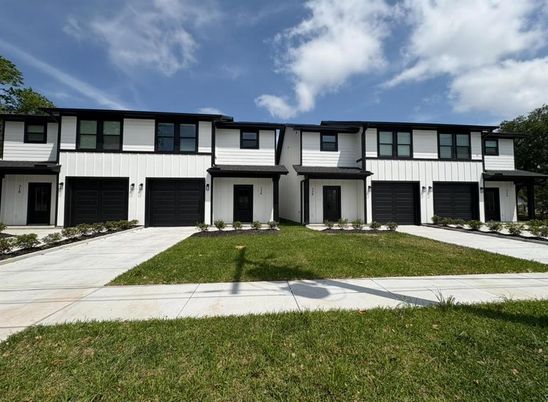 Attached, Exterior, Facade, Rowhouse