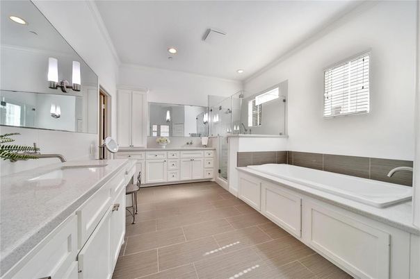 Bathroom, Dual Sink Vanities, Interior, Recessed Lighting