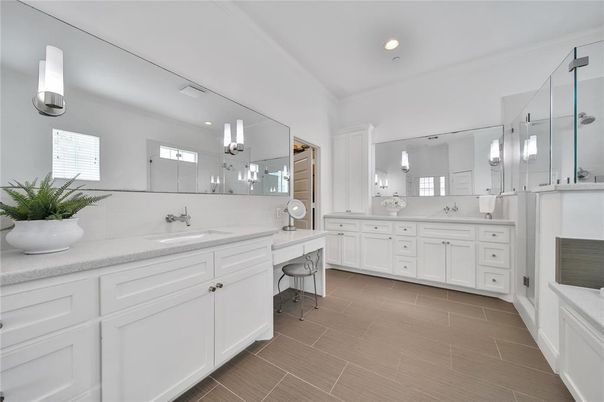 Bathroom, Dual Sink Vanities, Interior, Recessed Lighting