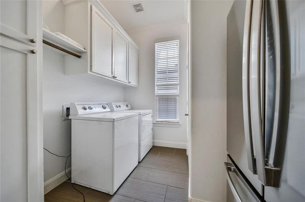 Interior, Washer, Wood Texture Flooring