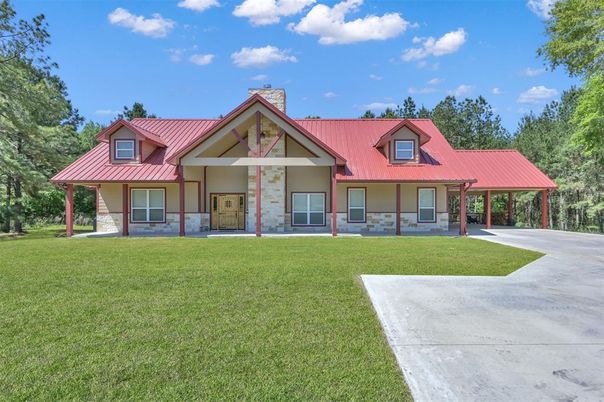 Backyard, Exterior, Facade, Ranch