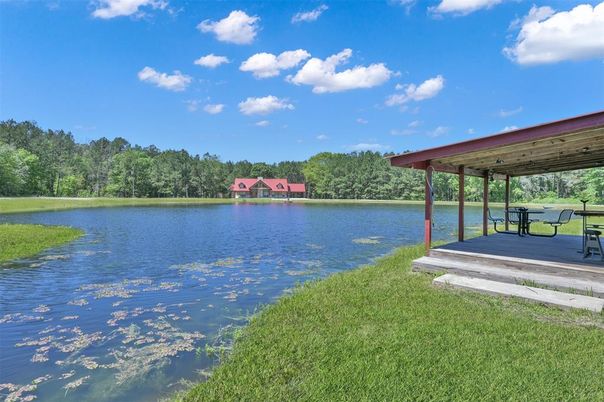 Exterior, Lake