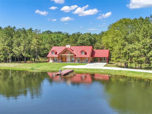 Exterior, Lake