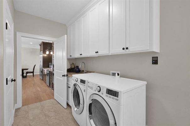 Interior, Recessed Lighting, Washer, Wood Texture Flooring