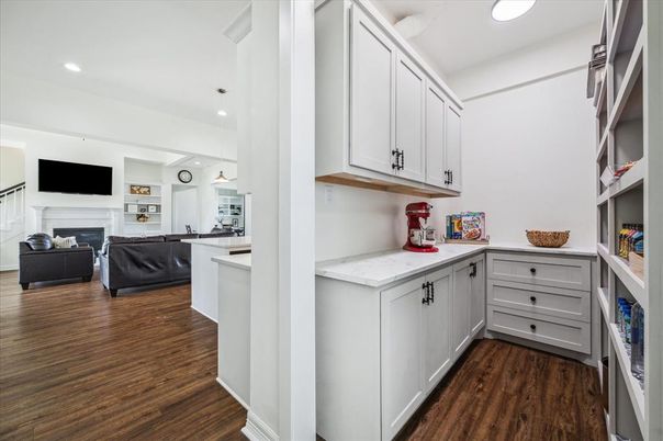 Fireplace, Interior, Kitchen, Pendant Lights, Recessed Lighting, Wood Texture Flooring