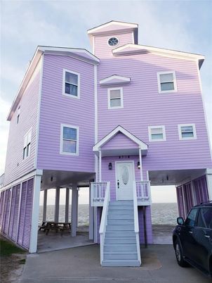Exterior, Facade, Rowhouse
