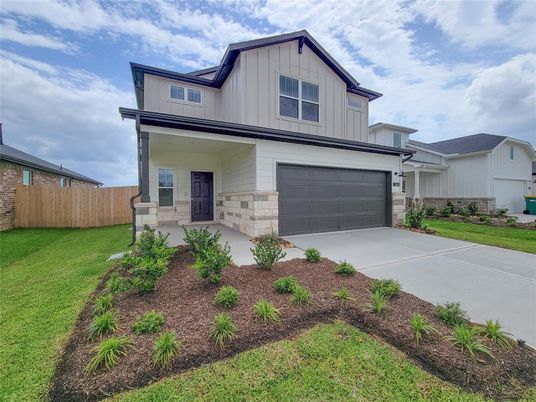 Attached, Exterior, Facade, Farmhouse