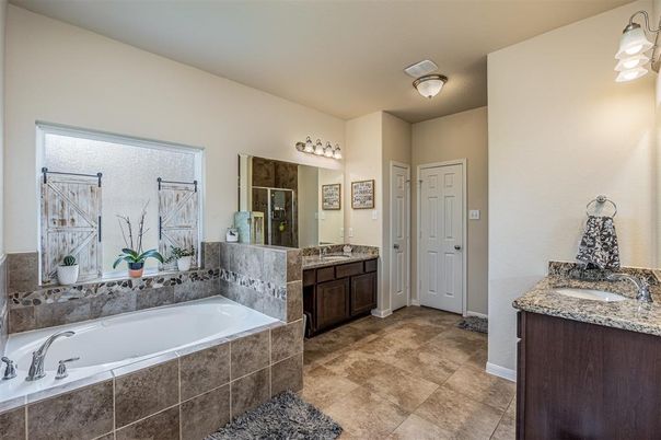 Bathroom, Dual Sink Vanities, Interior