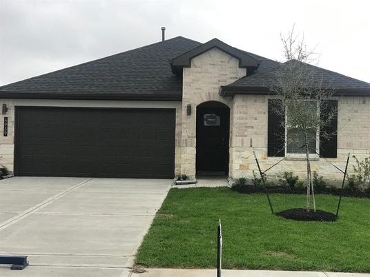 Attached, Exterior, Facade, Brick Traditional