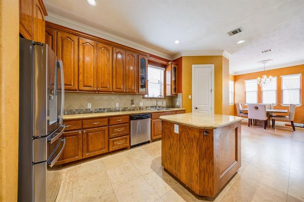 Chandelier, Dining room, Interior, Kitchen, Recessed Lighting, Stainless Steel Appliances