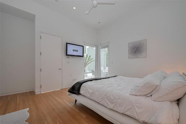 Bathroom, Glass Shower, Interior, Pendant Lights, Recessed Lighting