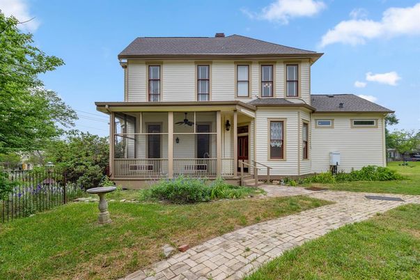 Backyard, Exterior, Facade, American Foursquare