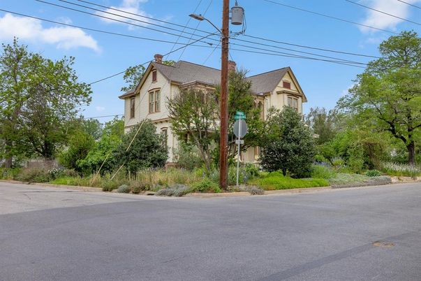 Exterior, Facade, Queen Anne Victorian