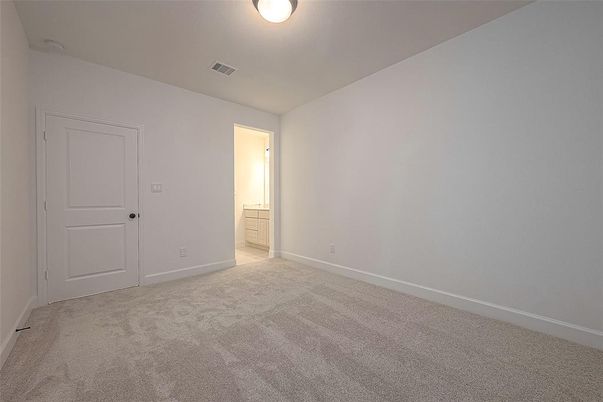 Empty room, Interior