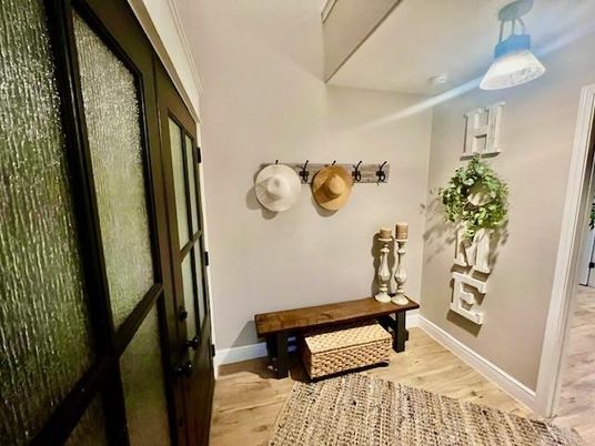 Interior, Pendant Lights, Wood Texture Flooring