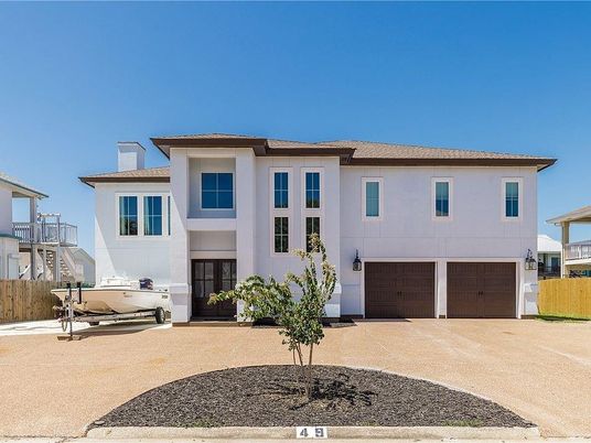 Attached, Exterior, Facade, Mediterranean