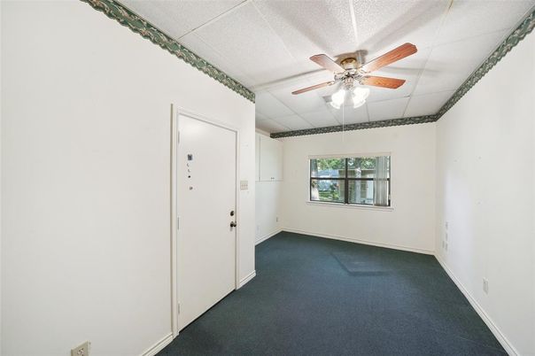 Empty room, Interior